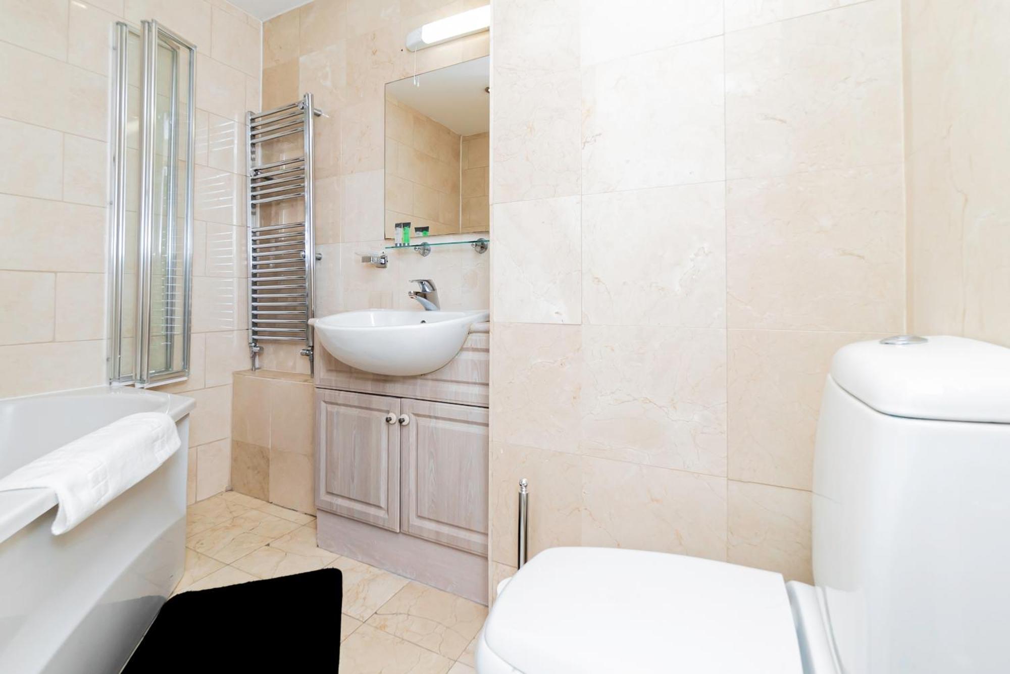 Chic 2 Bedrooms 2 Bathrooms At Kensington Lejlighed London