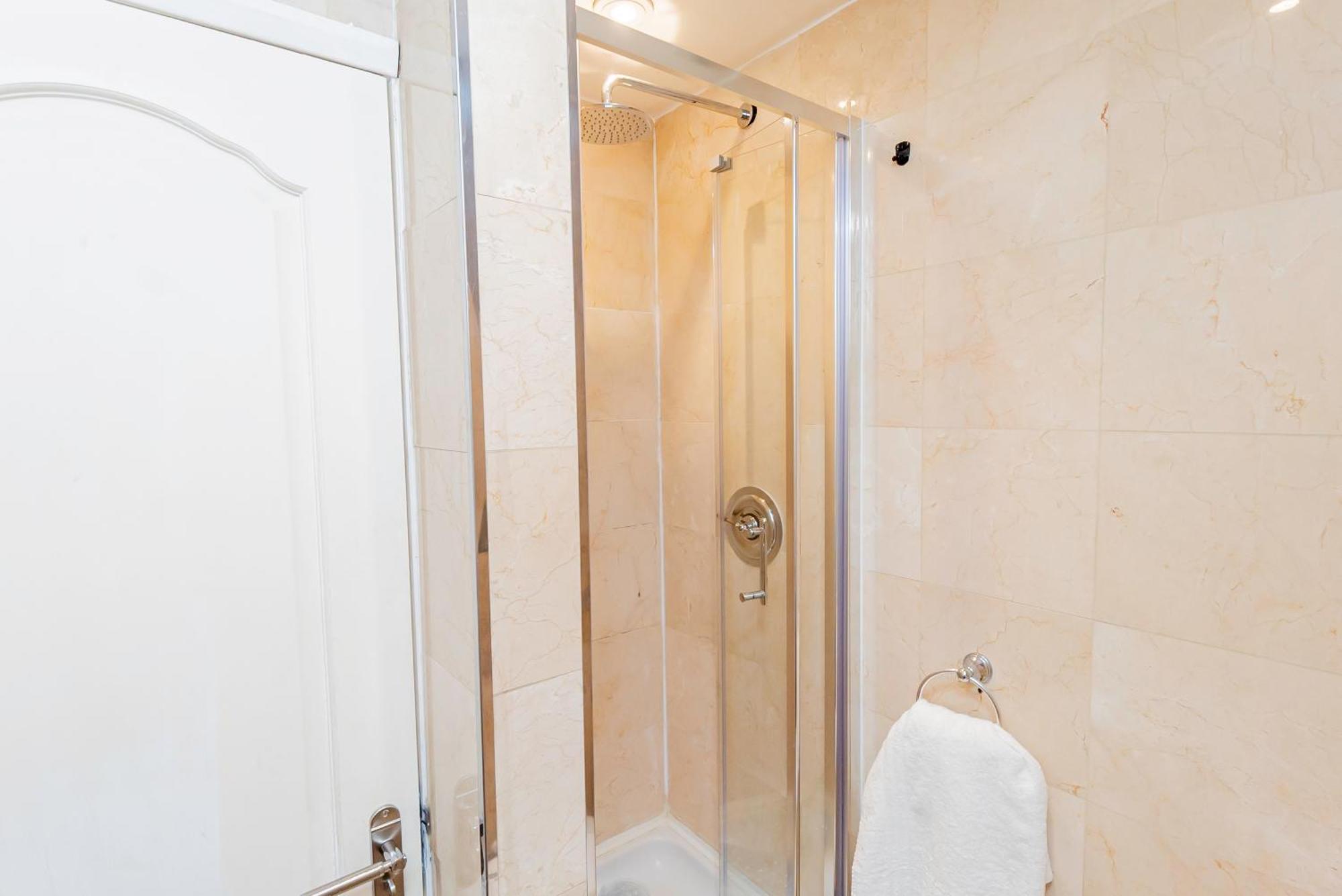 Chic 2 Bedrooms 2 Bathrooms At Kensington Lejlighed