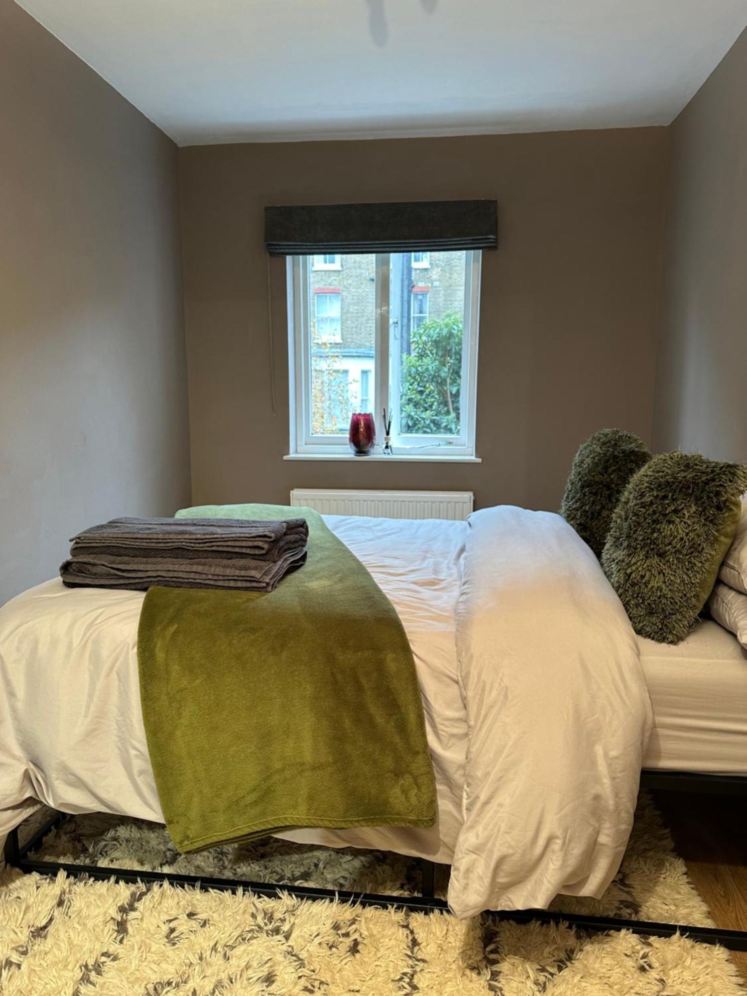 W9 Gem Stylish 2 Bed Flat Londen
