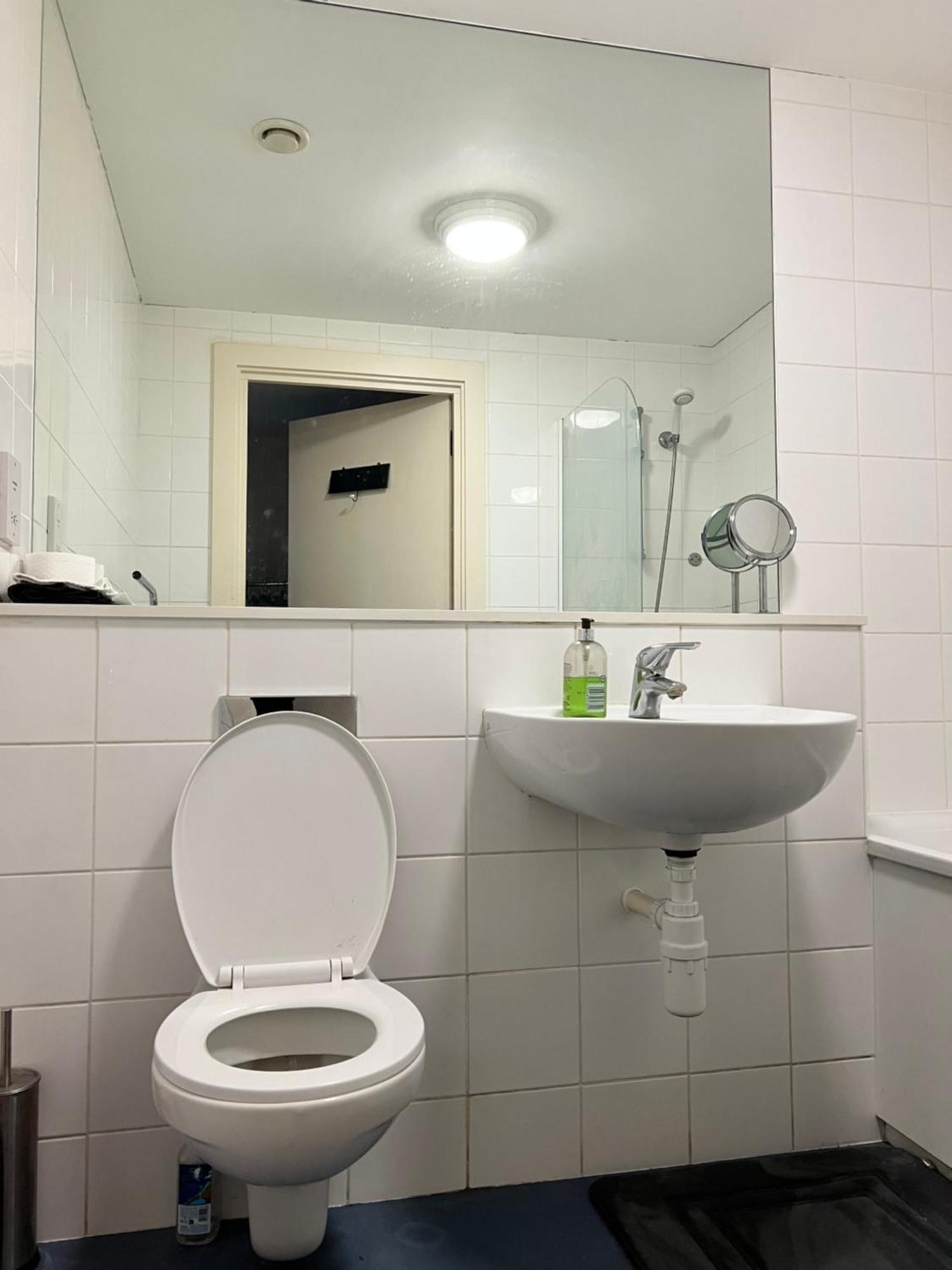 Homestay Only Steps From Buckingham Palace And Big Ben