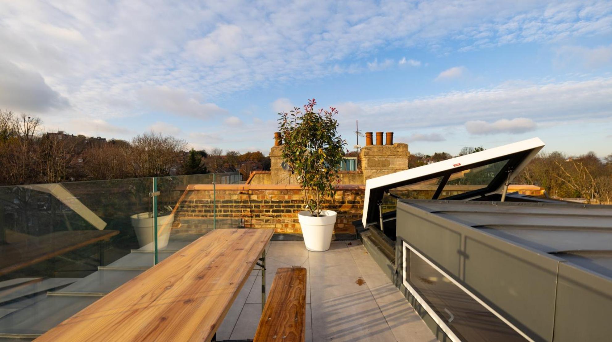 Spectacular 2 Bed Scandi Style Penthouse With Terrace London