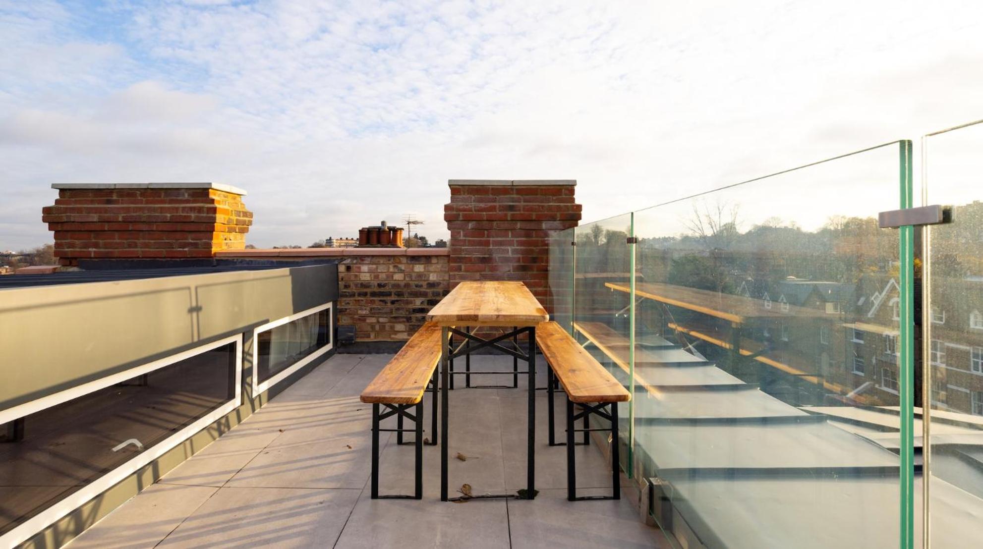 Spectacular 2 Bed Scandi Style Penthouse With Terrace London
