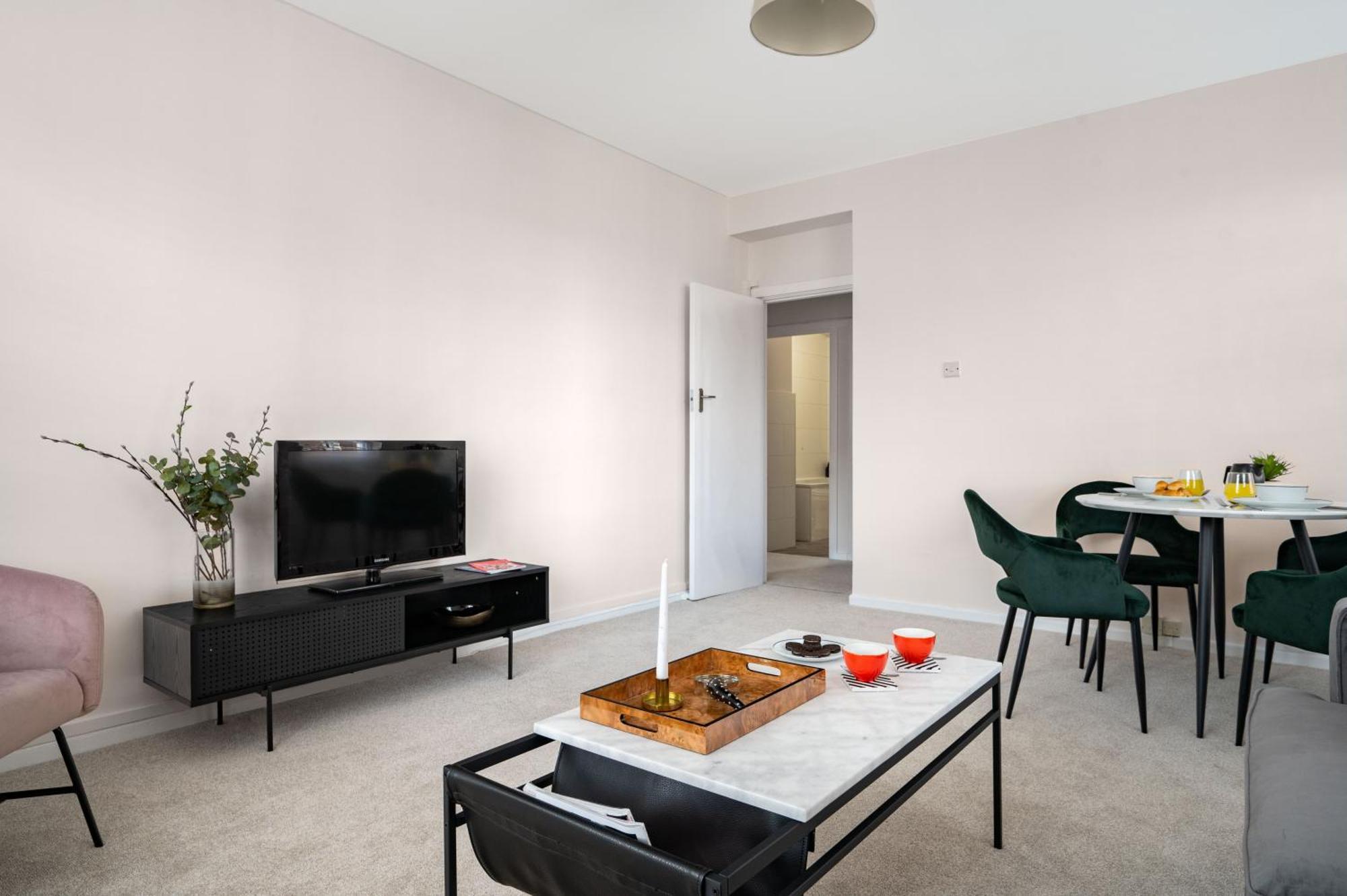 Dolphin House Serviced 4* London