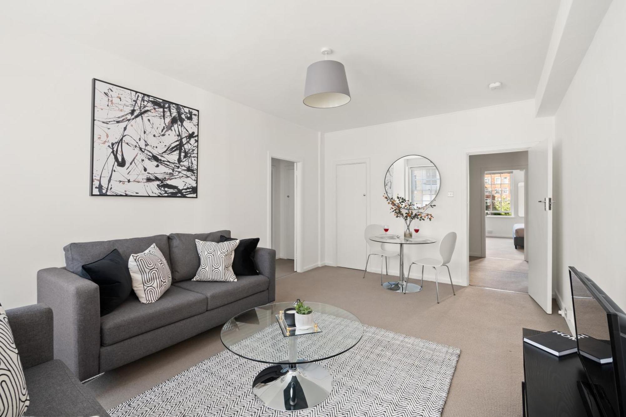 Hotel Dolphin House Serviced 4*