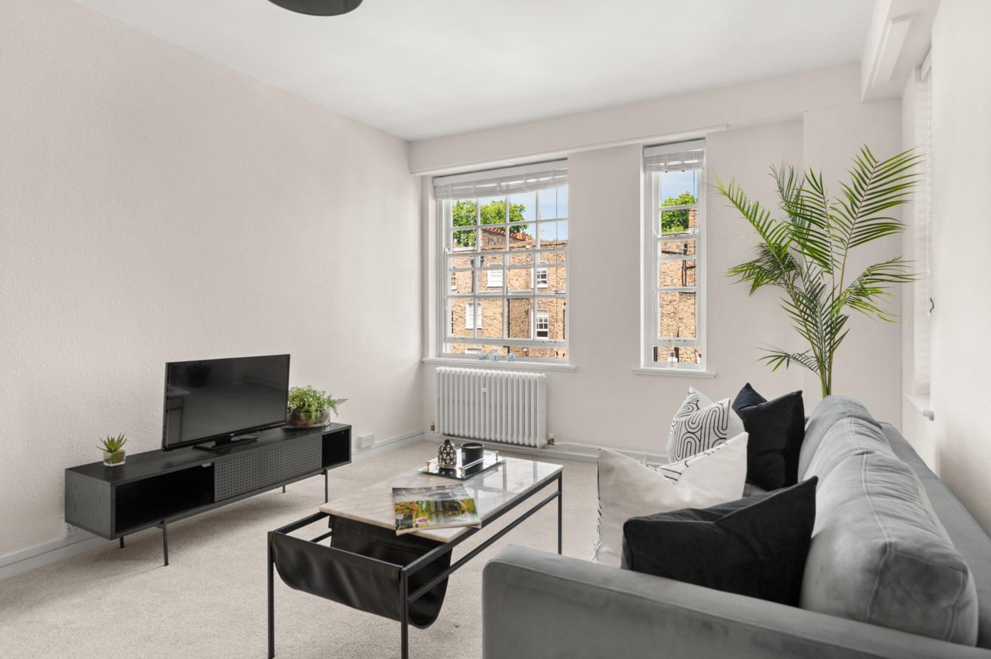 Hotel Dolphin House Serviced 4*