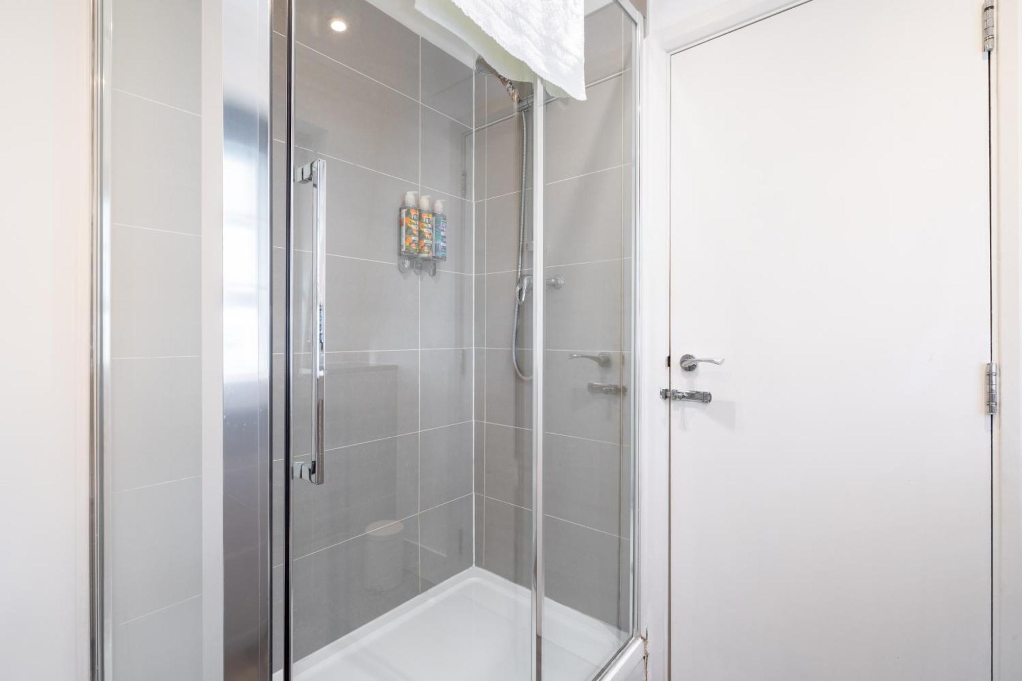 Kula - Victoria Apartment London
