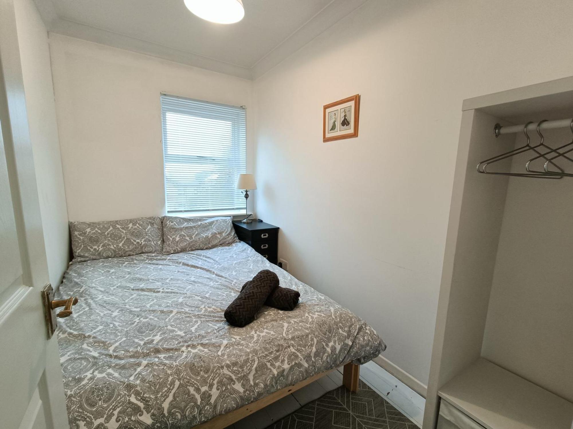 Holiday home 2 Bed Functional House Close To Manor Park Train Station *