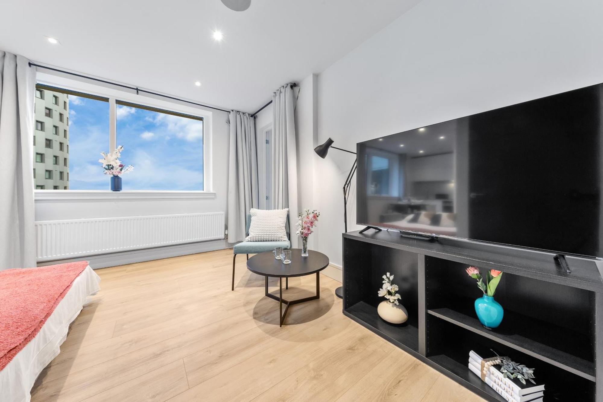 Stylish Retreats On Olympic Way Apartment
