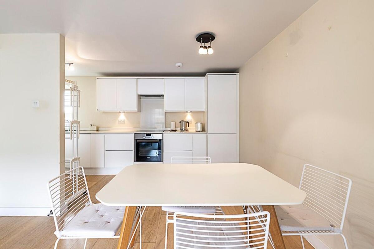 Sunny Belgravia With A Balcony Apartment