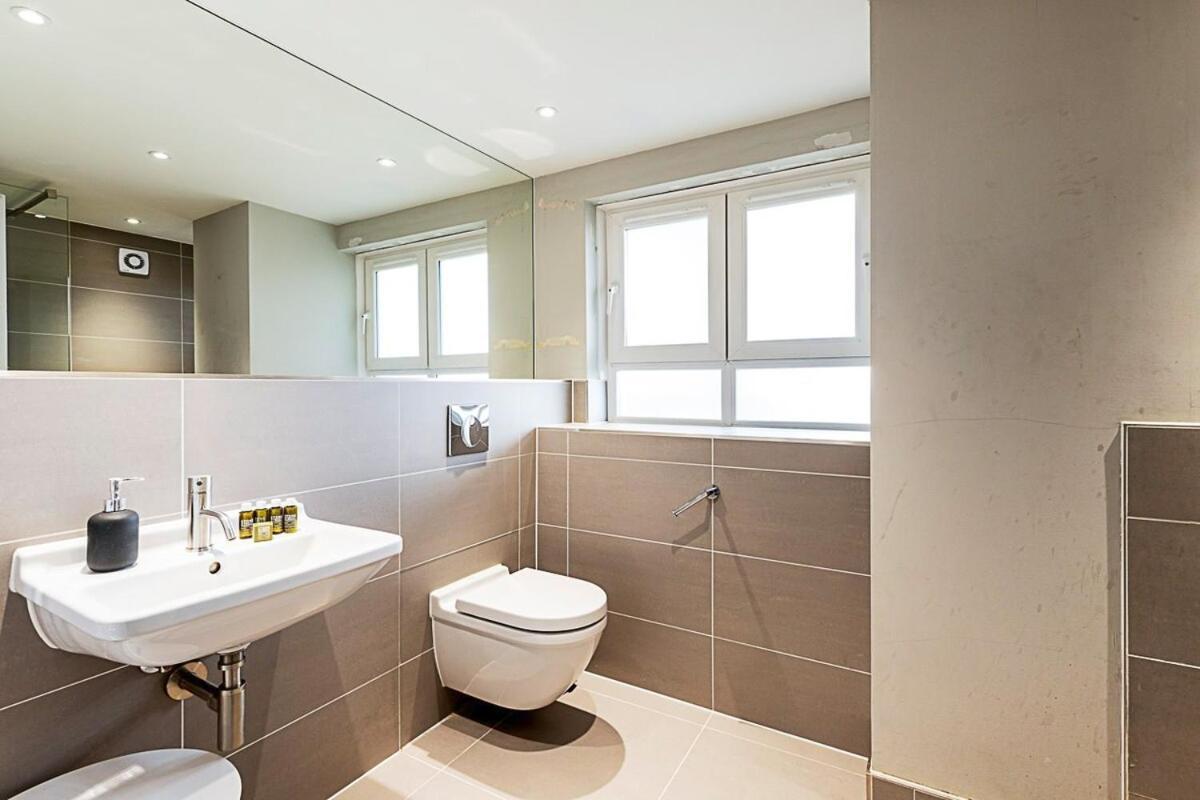 Appartement Modern With Balcony Londen