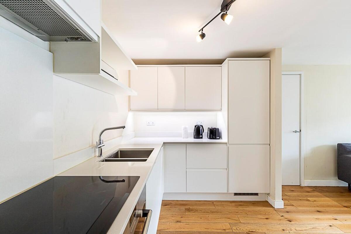 Modern With Balcony * Londen