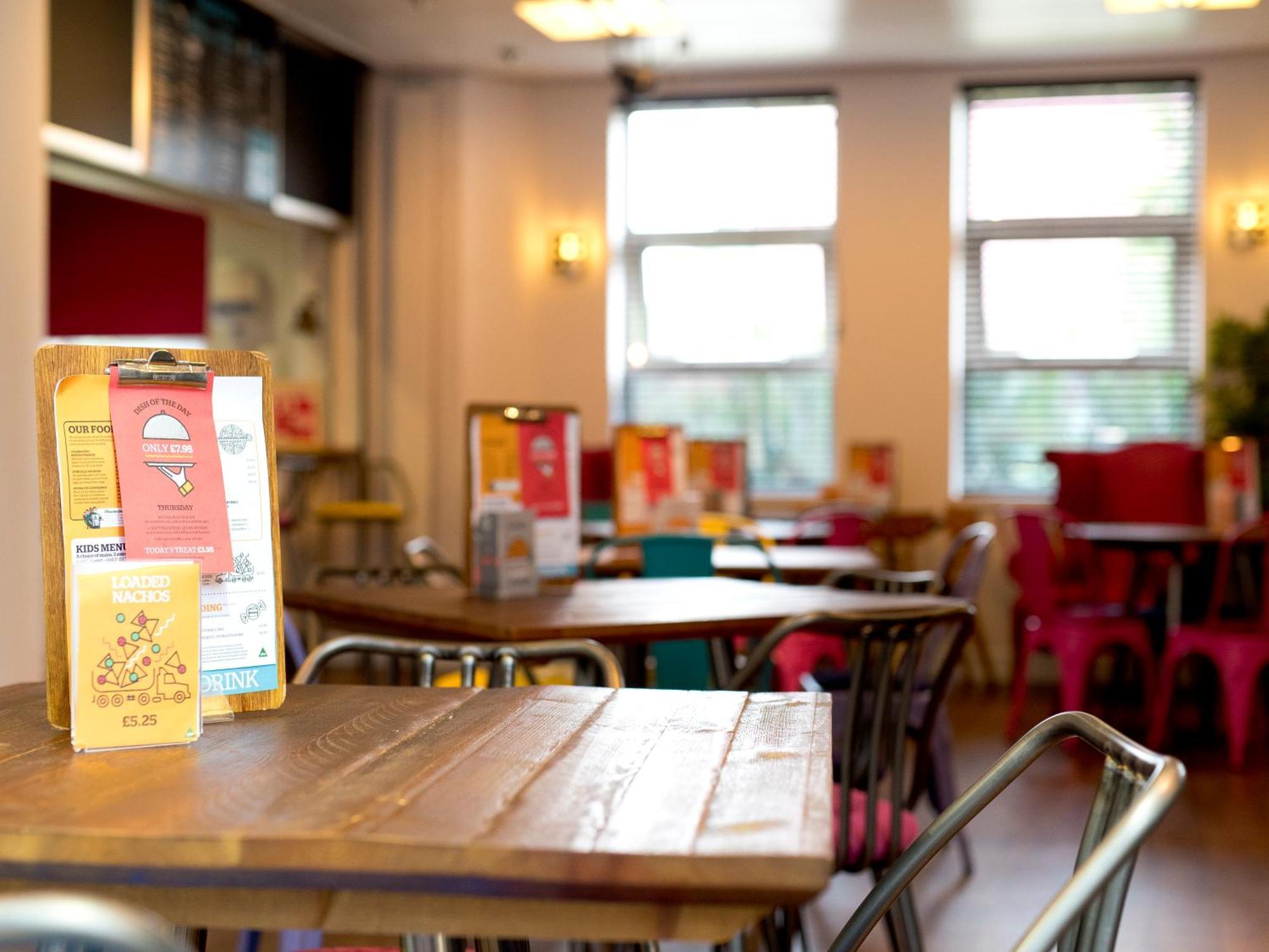 Yha Thameside London