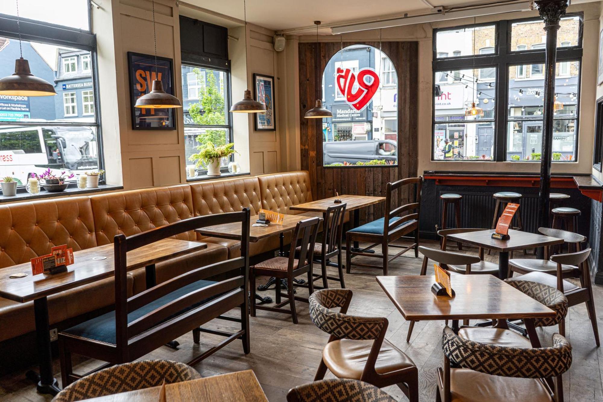 Publove @ The Crown, Battersea Hostel *