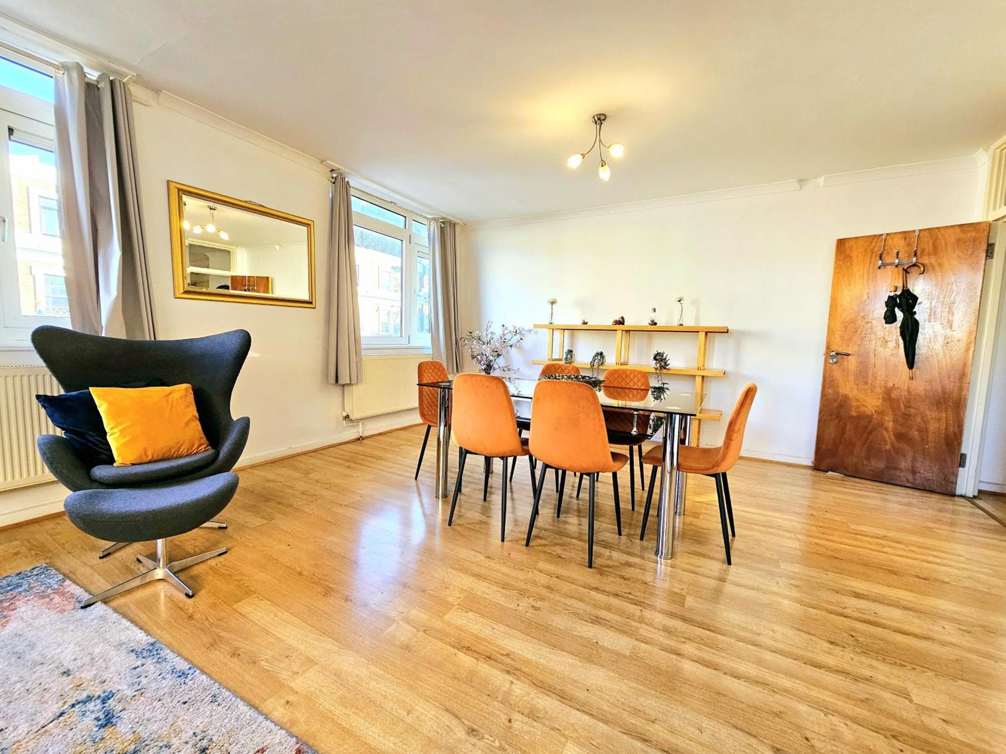 Bright & Spacious In Building With Lift, Right Next To Bayswater Station - Walk To Kensington Palace, Hyde Park, Little Venice & Notting Hill Lägenhet London