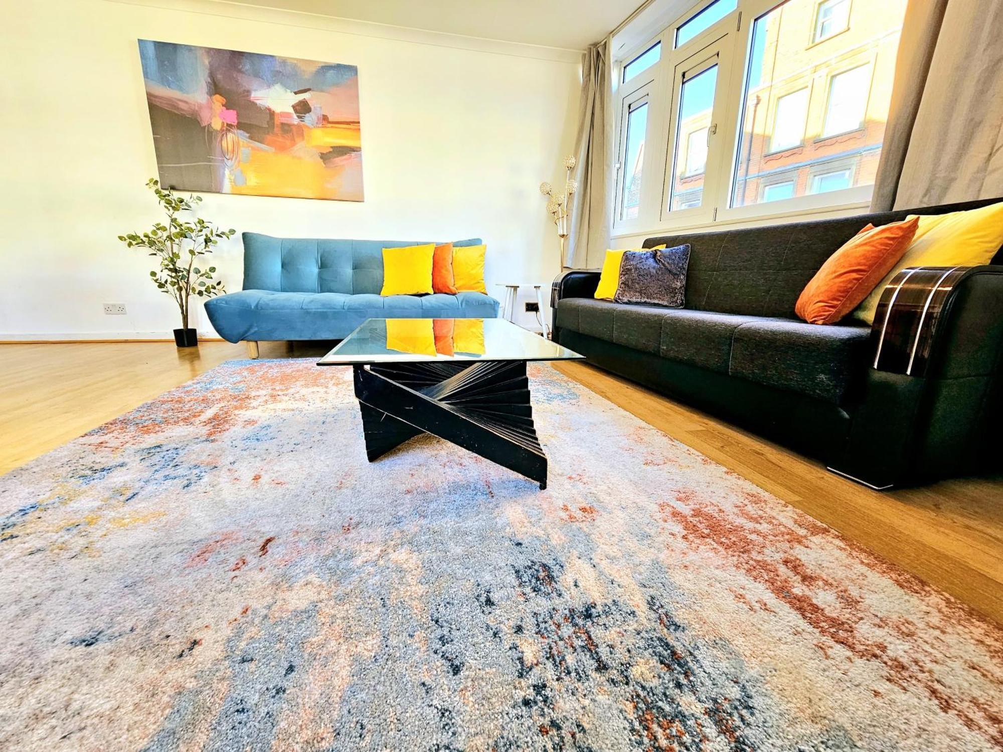 Lägenhet Bright & Spacious In Building With Lift, Right Next To Bayswater Station - Walk To Kensington Palace, Hyde Park, Little Venice & Notting Hill London