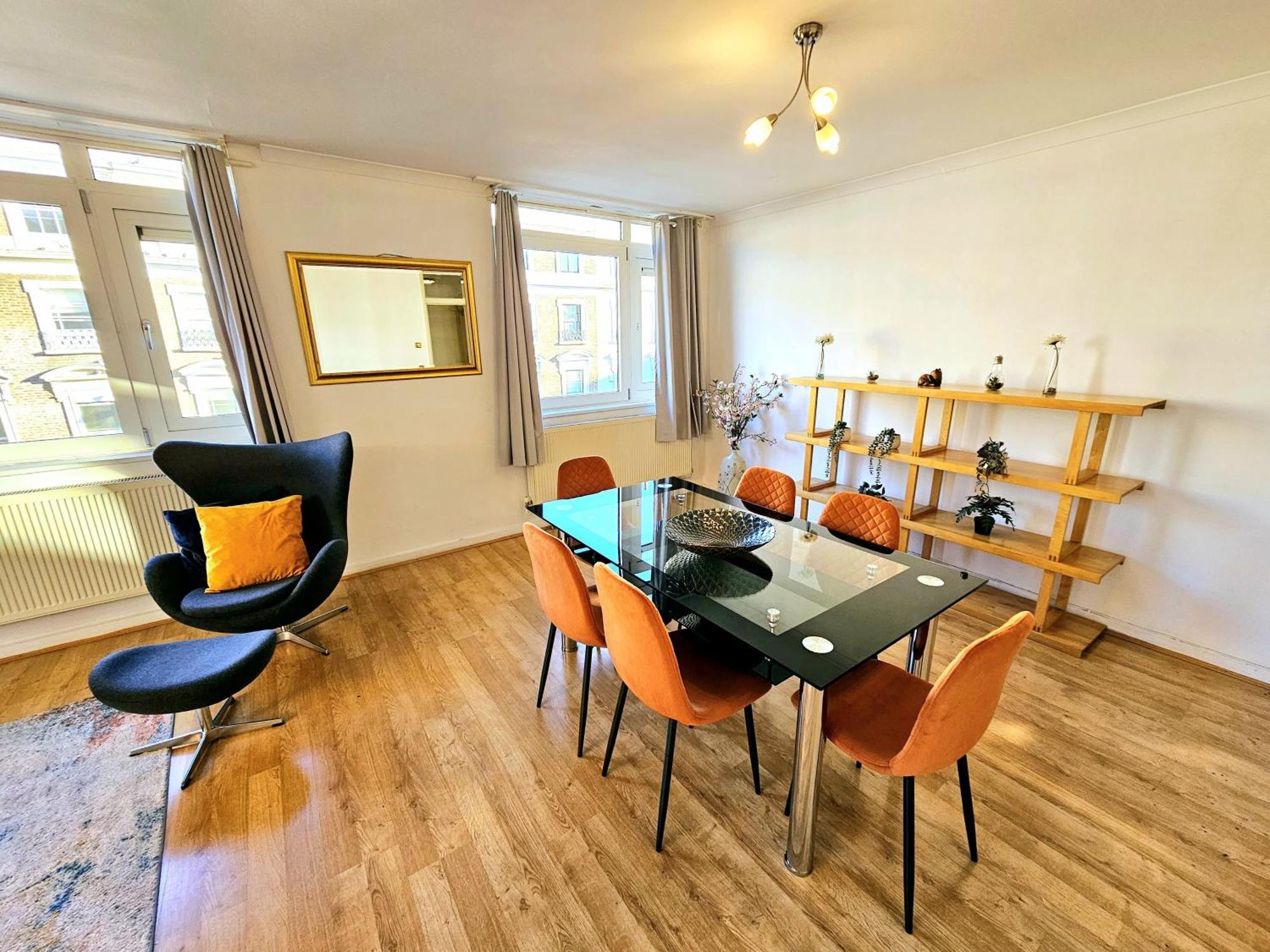 Bright & Spacious In Building With Lift, Right Next To Bayswater Station - Walk To Kensington Palace, Hyde Park, Little Venice & Notting Hill Londen