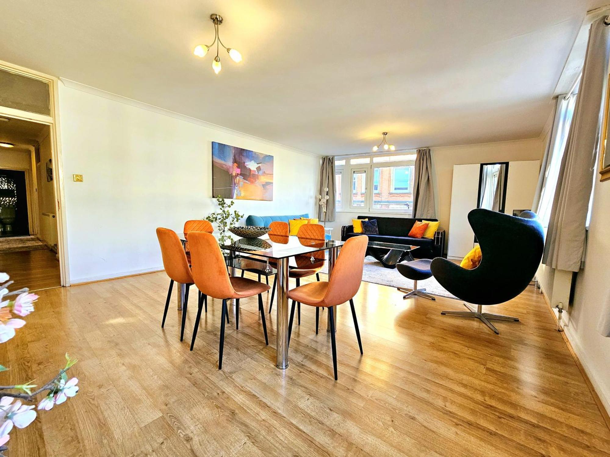 Bright & Spacious In Building With Lift, Right Next To Bayswater Station - Walk To Kensington Palace, Hyde Park, Little Venice & Notting Hill Lägenhet