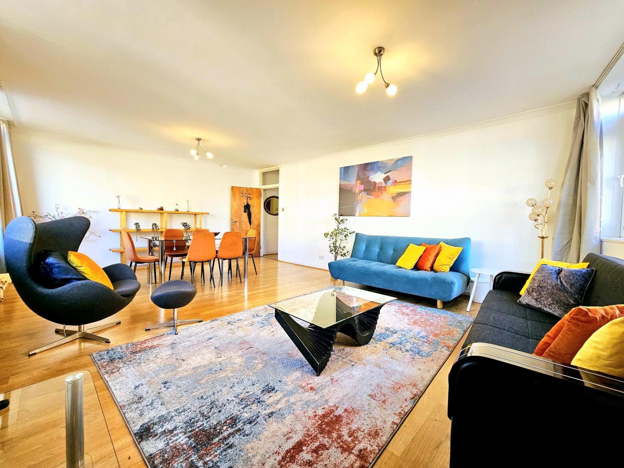 Bright & Spacious In Building With Lift, Right Next To Bayswater Station - Walk To Kensington Palace, Hyde Park, Little Venice & Notting Hill Lägenhet London
