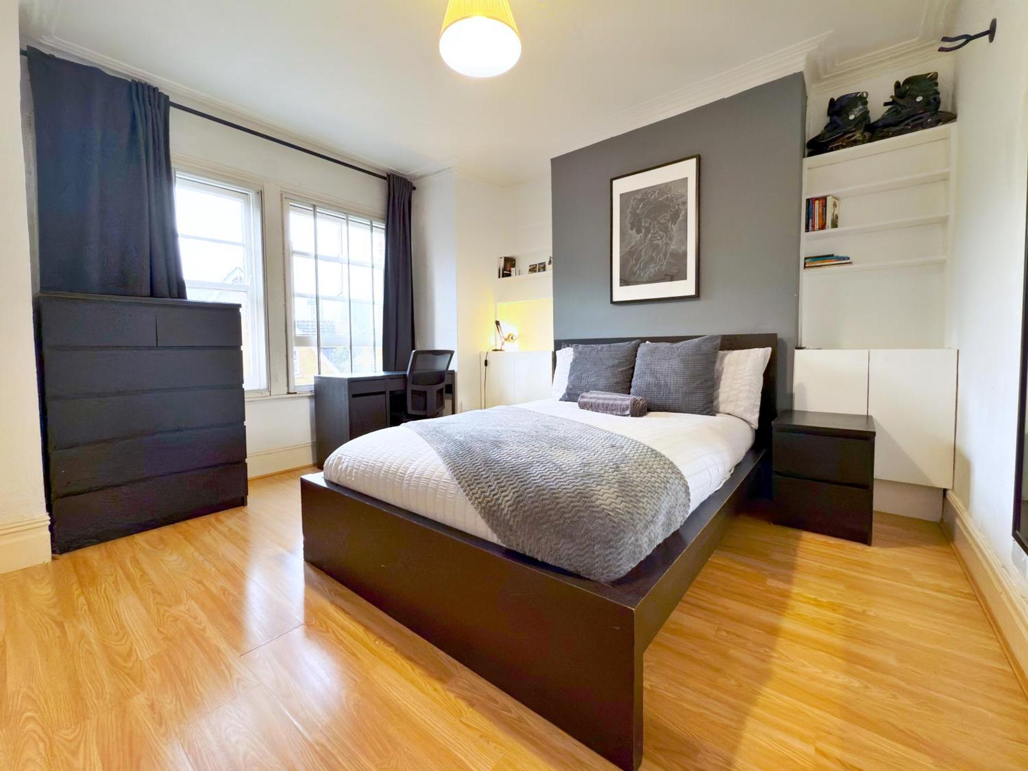 Liberty Stockwell Homestay *
