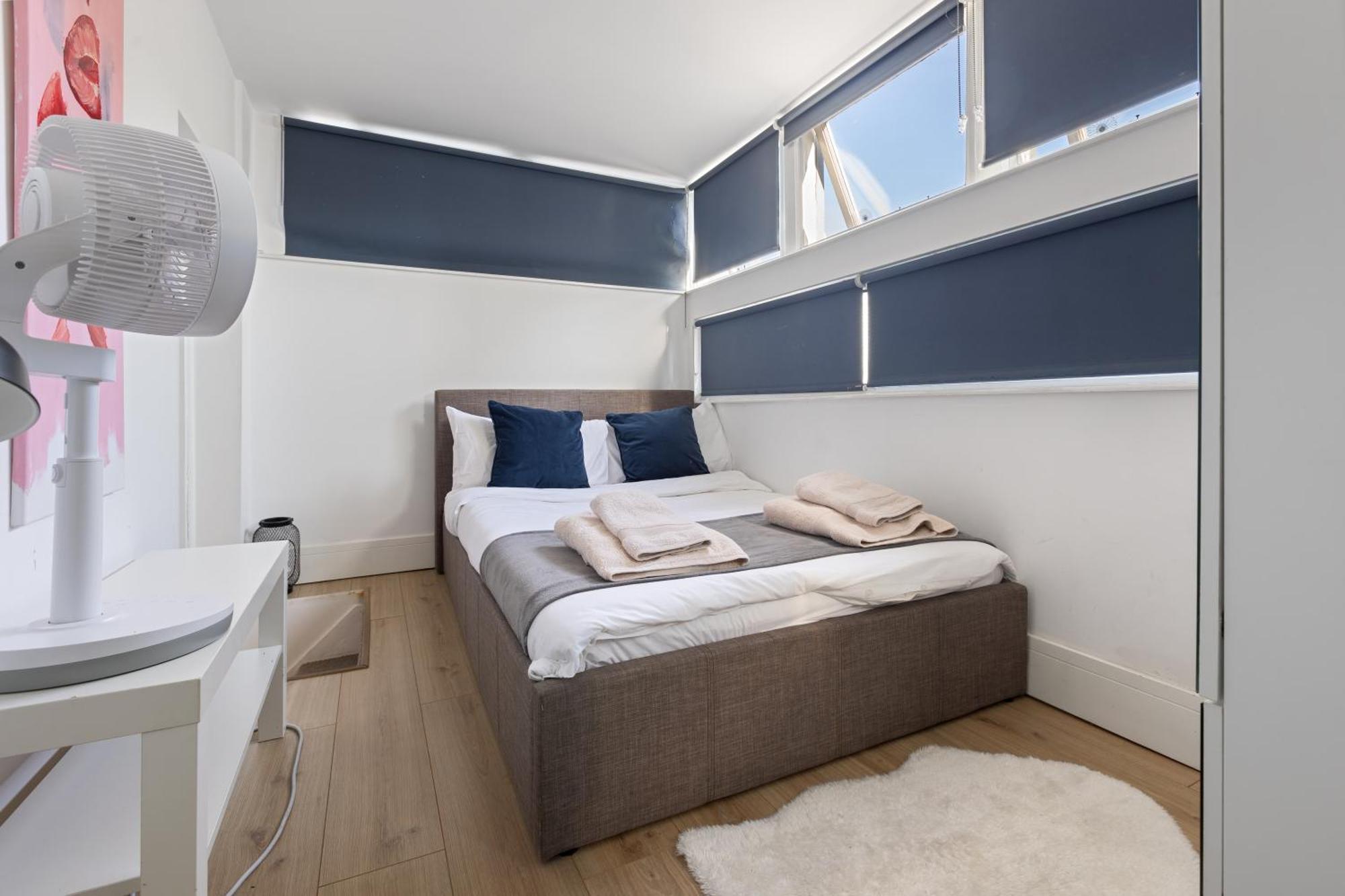 Modern Flat & Balcony In Historic West Kensington Appartement Londen