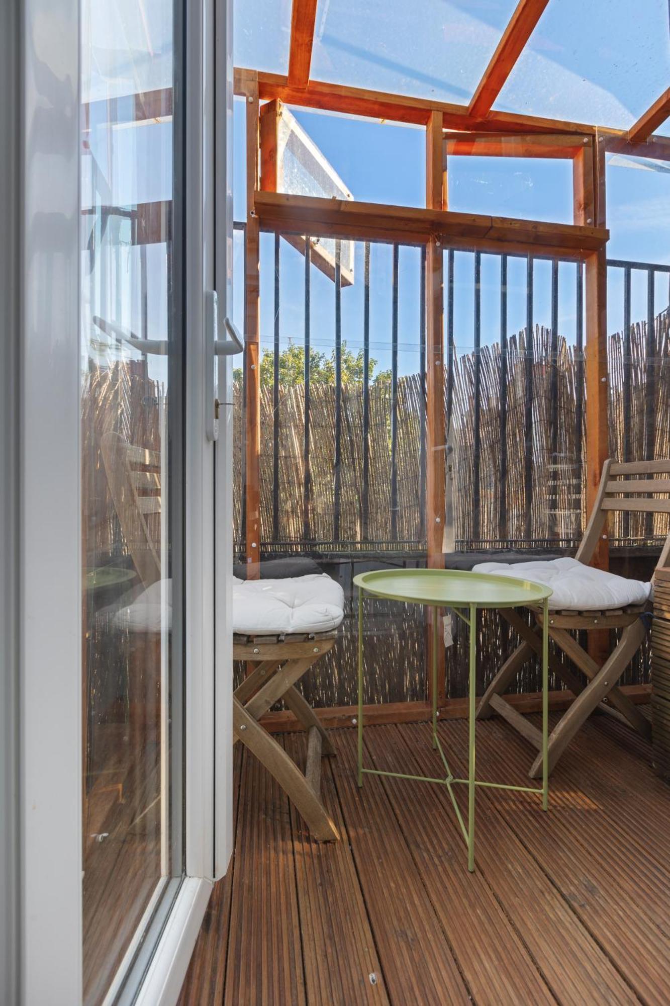 Modern Flat & Balcony In Historic West Kensington * Londen