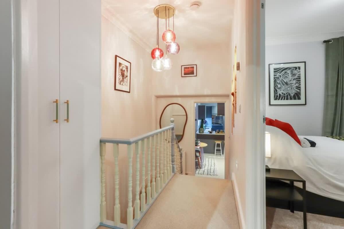 Modern Double Bedroom In 1 London