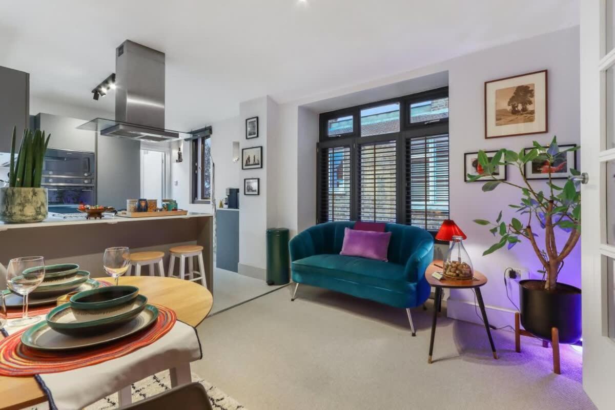 Modern Double Bedroom In 1 London