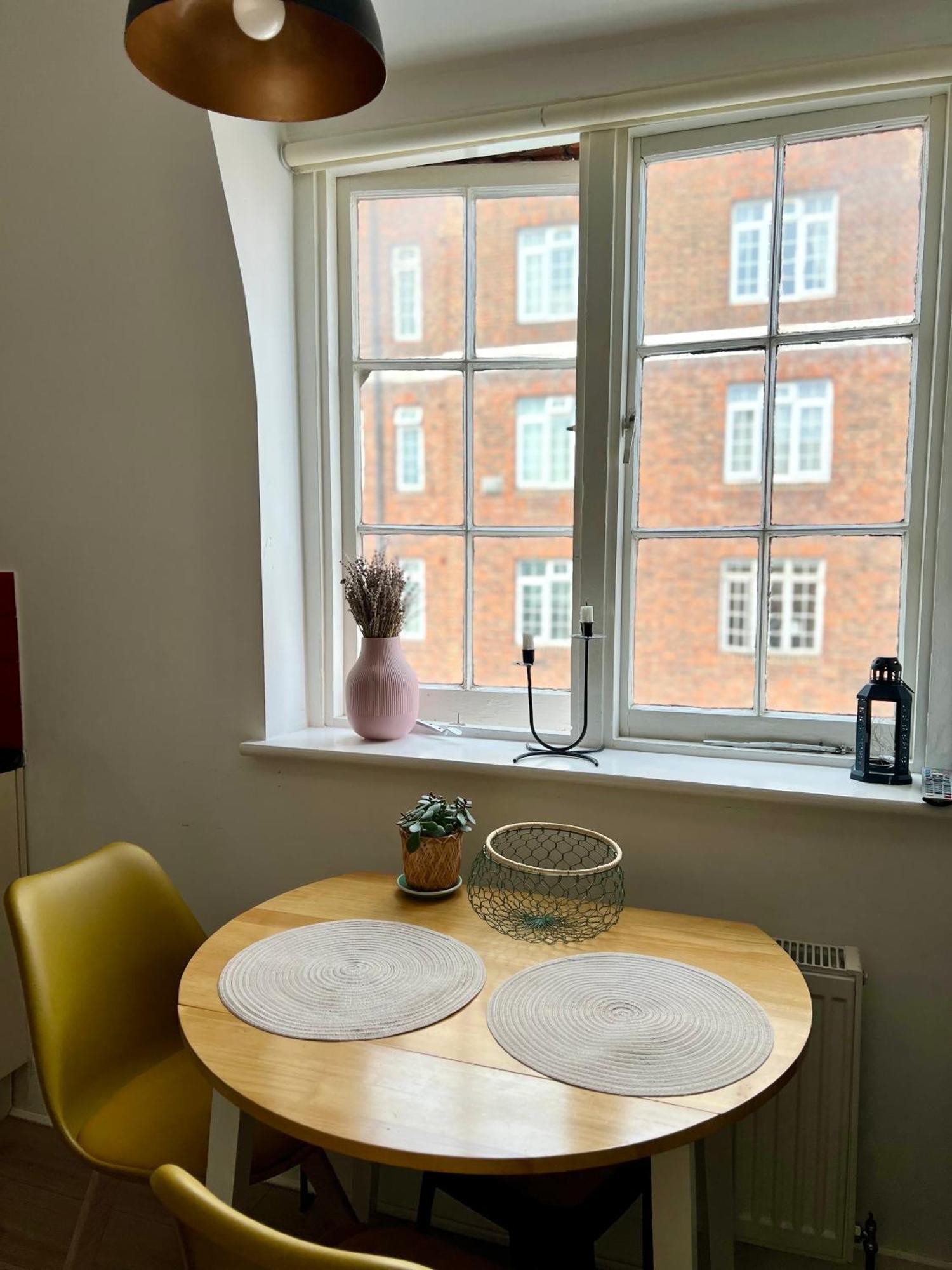 Flat In Victorian West Kensington Mansion * Londen