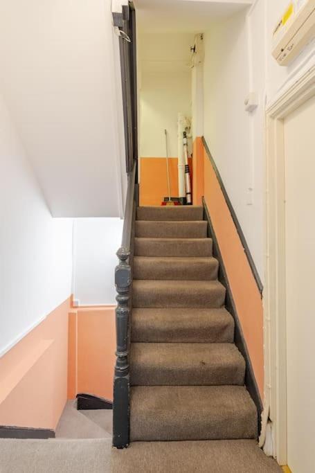 Balcony Flat In Victorian West Kensington Mansion Lägenhet
