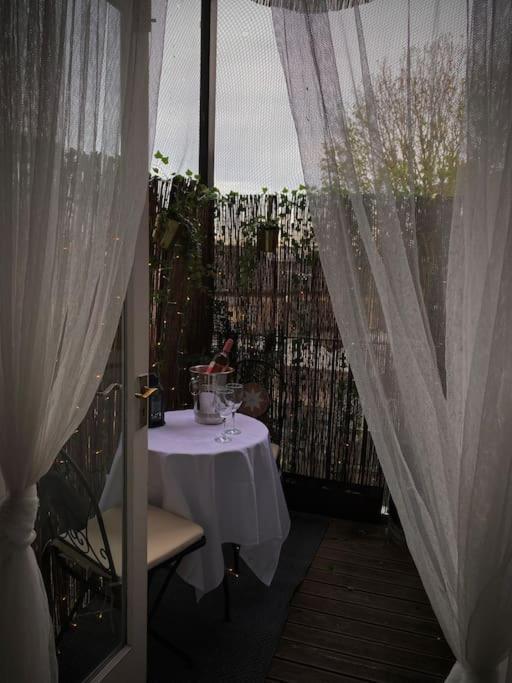 Balcony Flat In Victorian West Kensington Mansion Lägenhet *