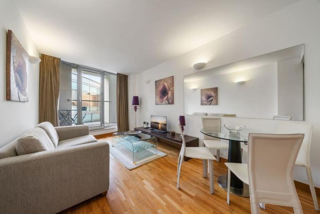Stylish And Very With Balcony * Londres