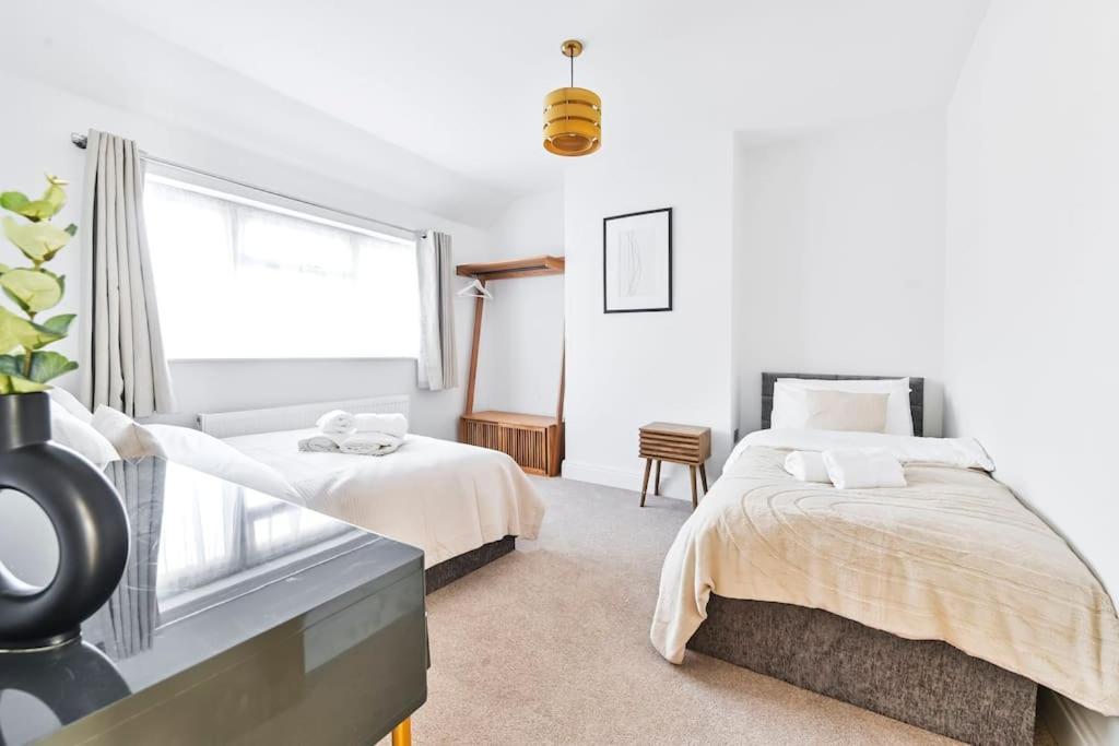 House With Garden Next Wembley Stadium Free Parking London