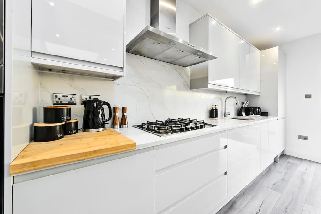 House With Garden Next Wembley Stadium Free Parking Apartment