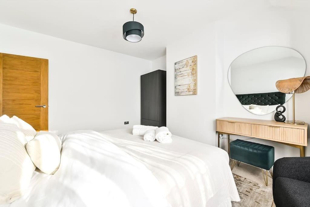 House With Garden Next Wembley Stadium Free Parking Apartment London