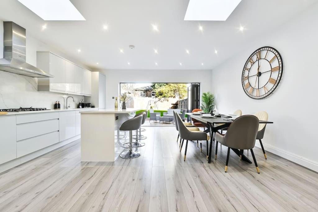 House With Garden Next Wembley Stadium Free Parking