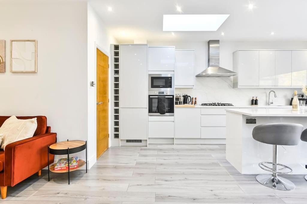 House With Garden Next Wembley Stadium Free Parking