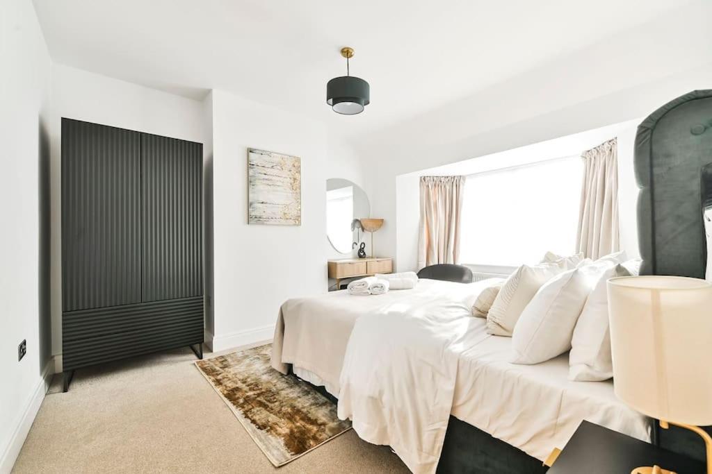 House With Garden Next Wembley Stadium Free Parking