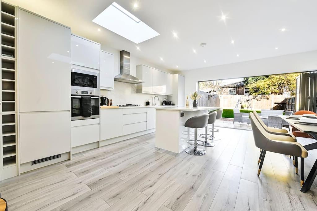 House With Garden Next Wembley Stadium Free Parking Londres