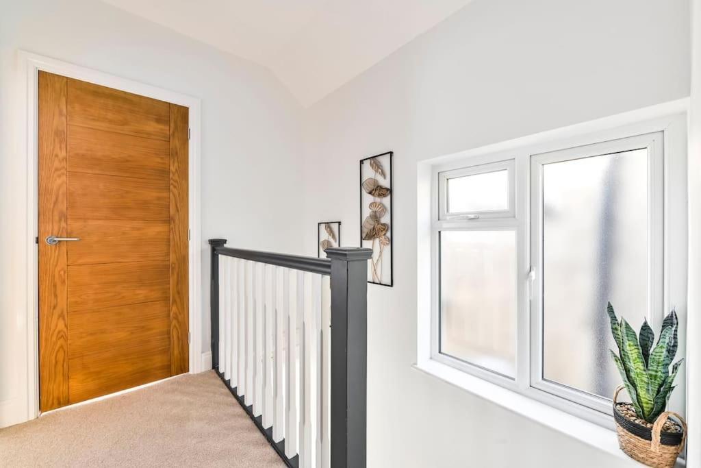 House With Garden Next Wembley Stadium Free Parking