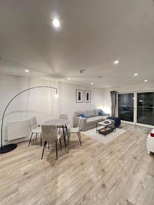 Modern Comfortable 1-br Flat In Heart Of Stockwell Apartment *