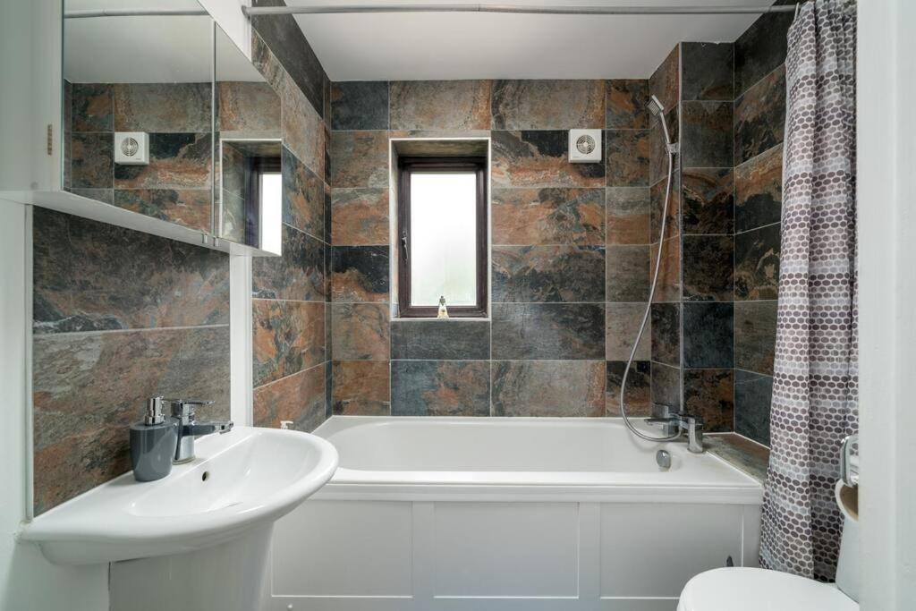 Appartamento Gorgeous House, 5 Beds, Amazing Transport Links Londra