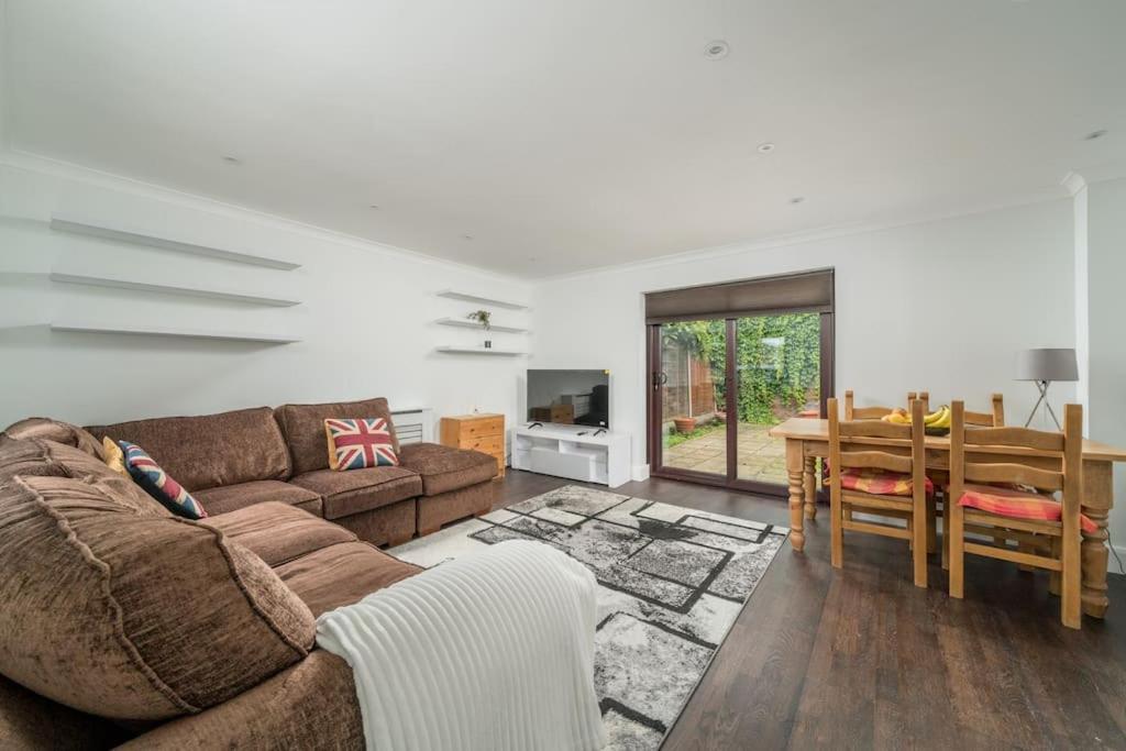 Gorgeous House, 5 Beds, Amazing Transport Links Appartamento Londra