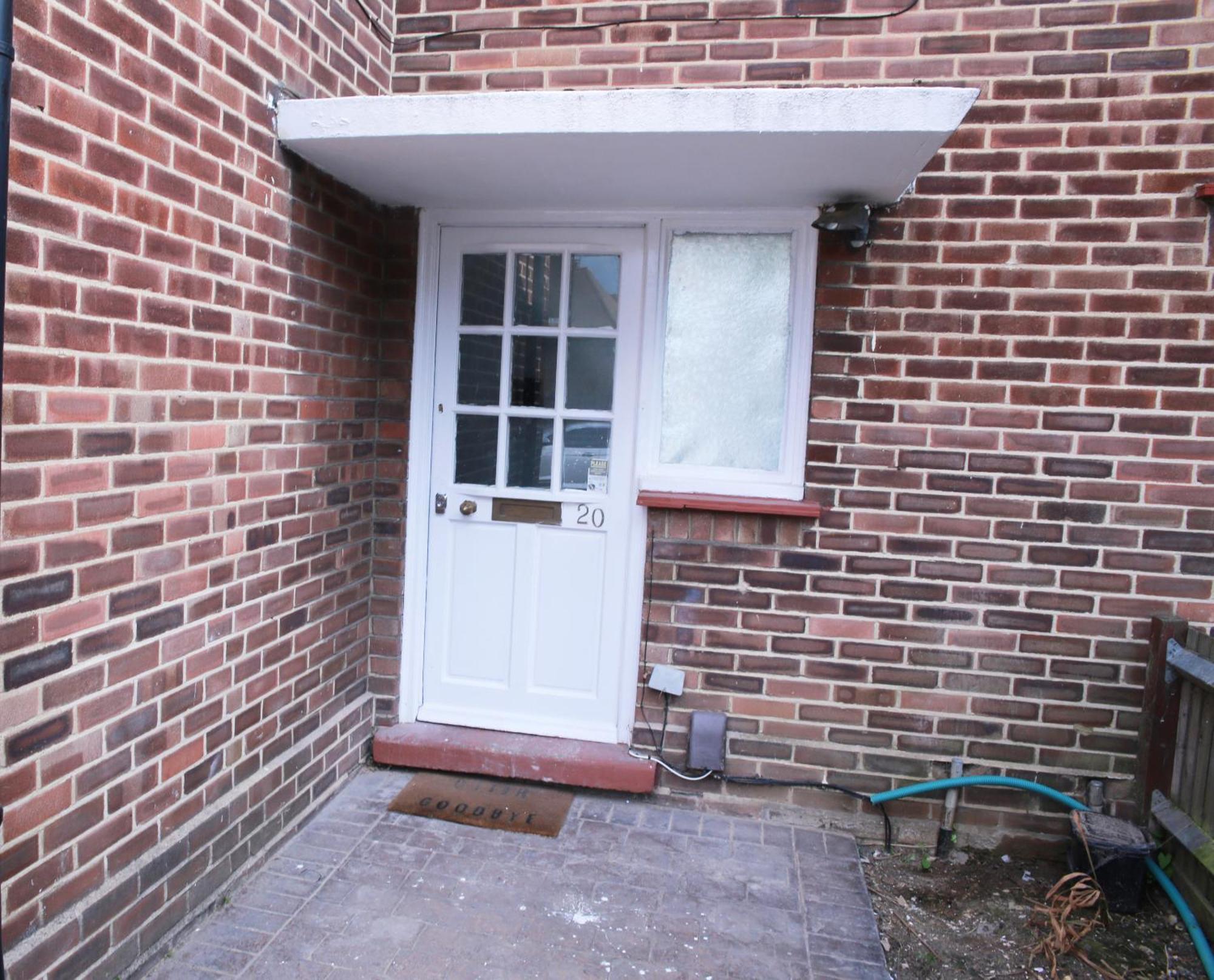 Apartment Lovely With Free Parking On Premises.
