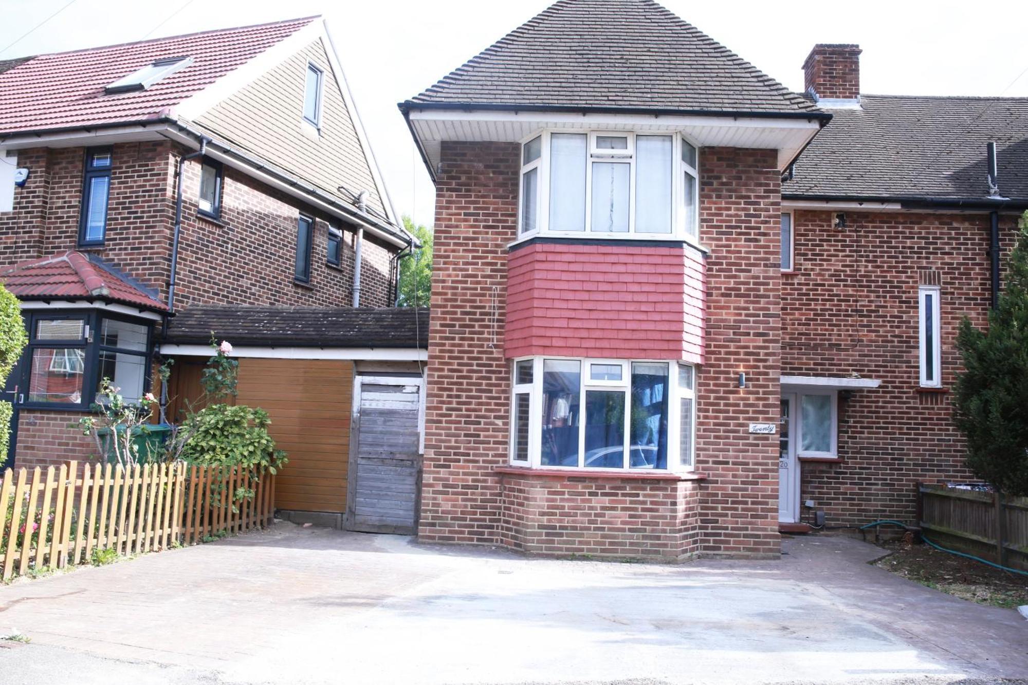 Apartment Lovely With Free Parking On Premises. *