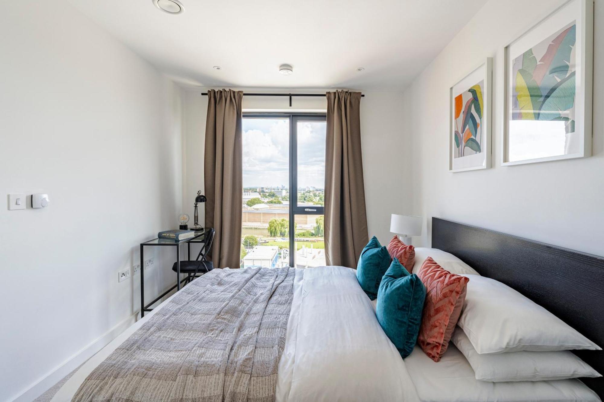 High-spec Apartment- Prime East - Near O2 Arena * London