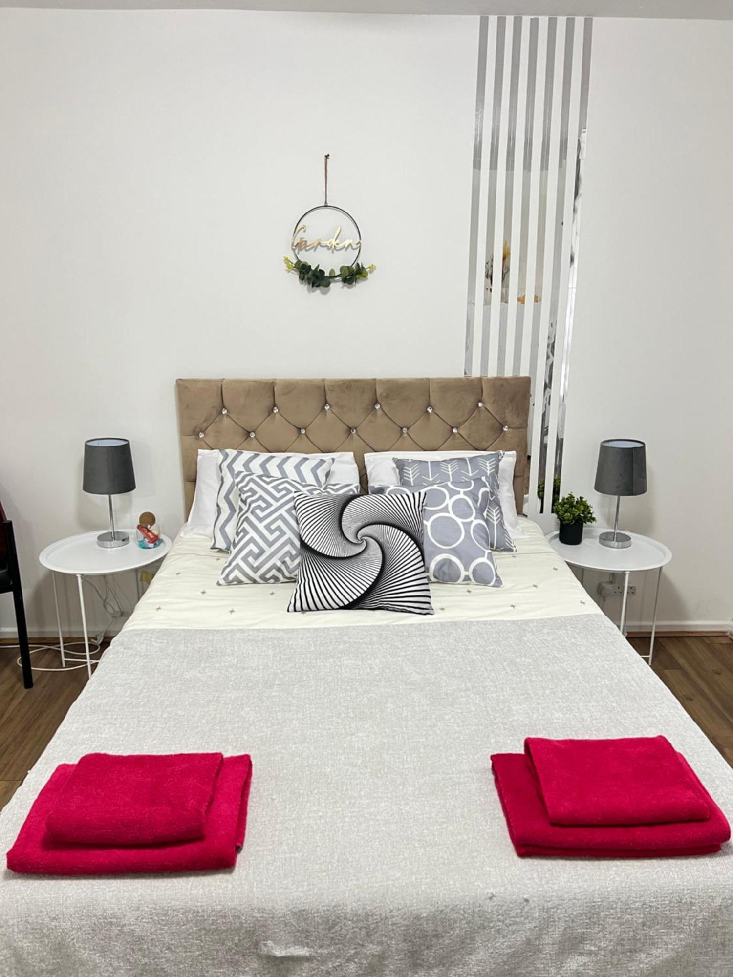 Spacious For Rent 10 Min From Tower Bridge Maison d'hôtes