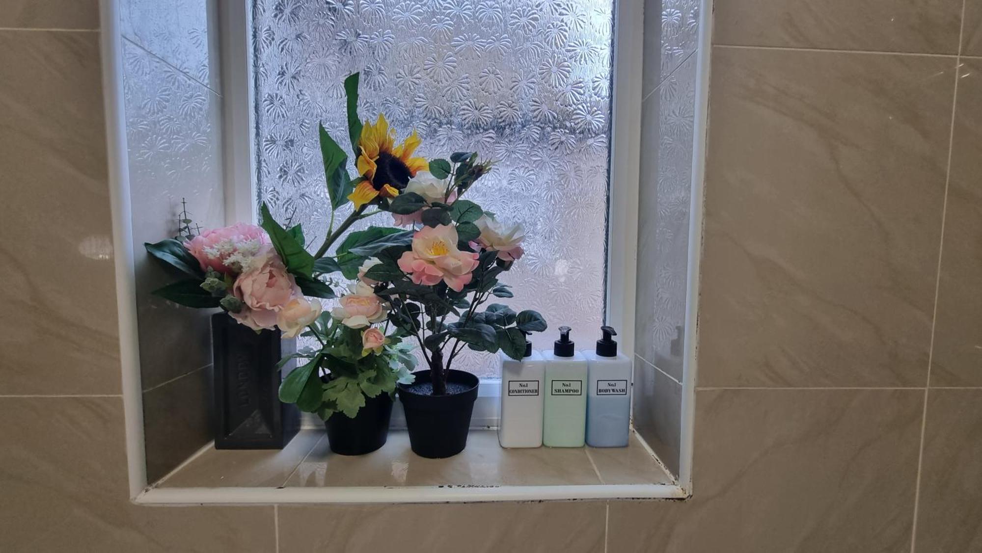 Privat overnatting Chic Double Room, 20 Mins To London, Supermarkets, Shops, Bars, Metro Few Mins Walk London