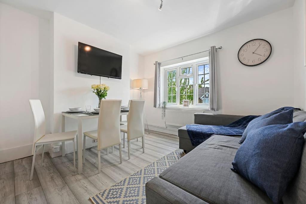 Apartment Spacious 2-bed Flat, Acton