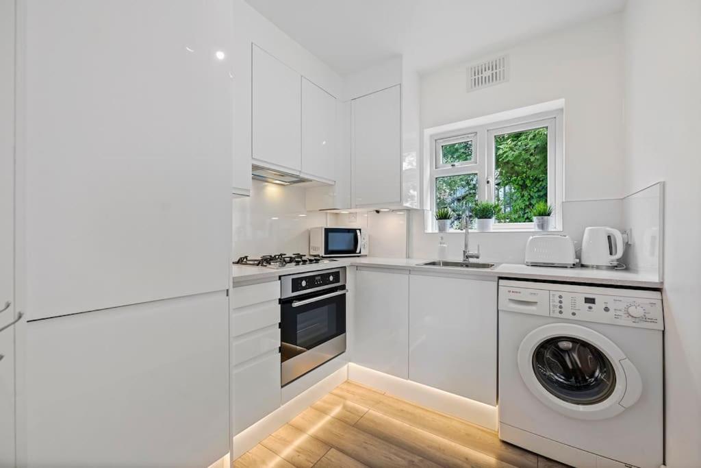 Spacious 2-bed Flat, Acton London