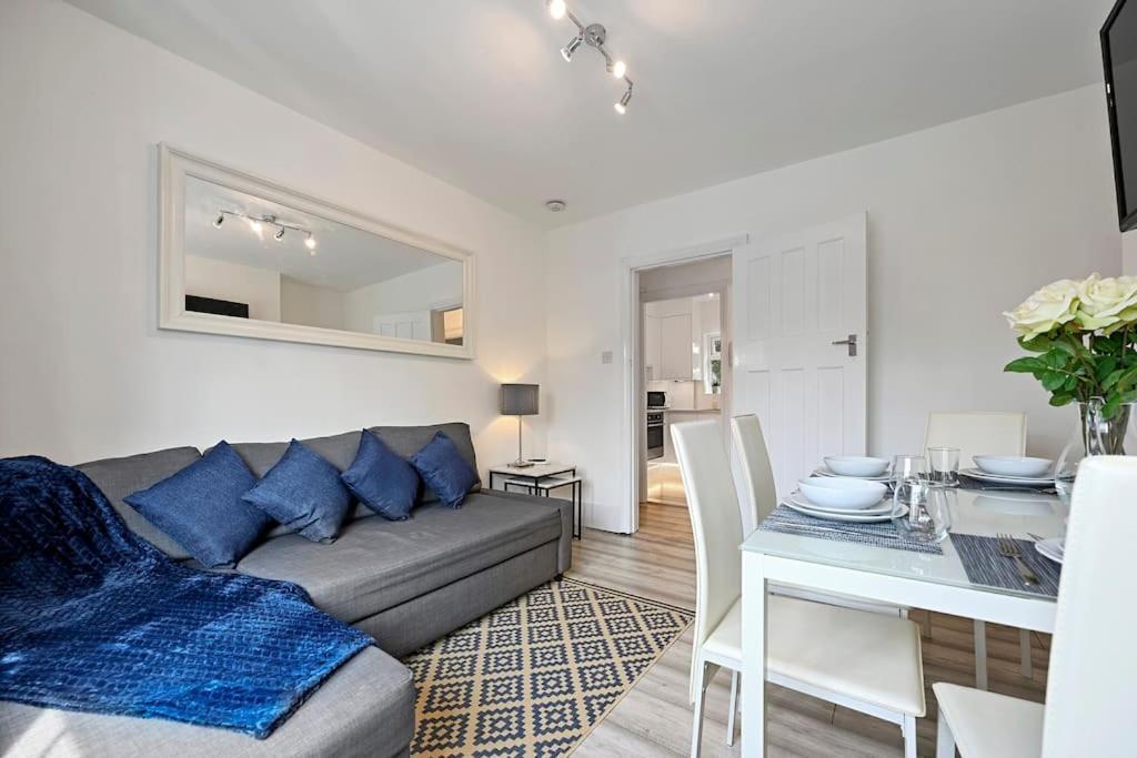 Spacious 2-bed Flat, Acton